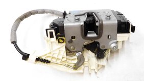 Thumbnail 4: 11-19 MB E350 GL350 GL450 GL550 CLK250 GLK350 ML350 LEFT SIDE REAR DOOR LATCH