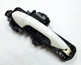 2010 MB GLK350 (X204) LEFT SIDE REAR EXTERIOR DOOR HANDLE (CALCITE WHITE 650U)