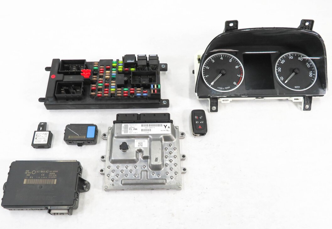 Thumbnail 3: 2010 RANGE ROVER SPORT (L320) 5.0L ECM ENGINE IMMOBILIZER MODULE LOCK KEY SET
