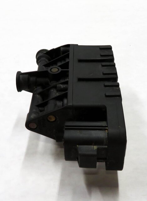 Thumbnail 3: 2006 RANGE ROVER (L322) - AIR SUPPLY SUSPENSION PRESSURE RELIEF VALVE BLOCK