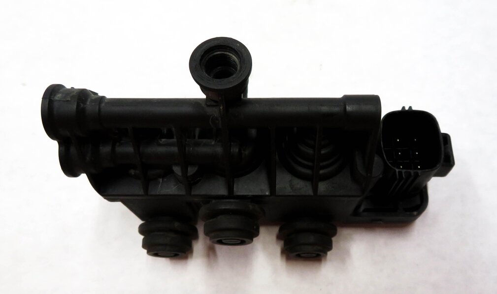 Thumbnail 5: 2006 RANGE ROVER (L322) - AIR SUPPLY SUSPENSION PRESSURE RELIEF VALVE BLOCK