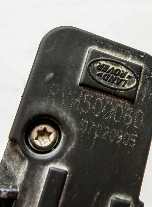 Thumbnail 6: 2006 RANGE ROVER (L322) - AIR SUPPLY SUSPENSION PRESSURE RELIEF VALVE BLOCK