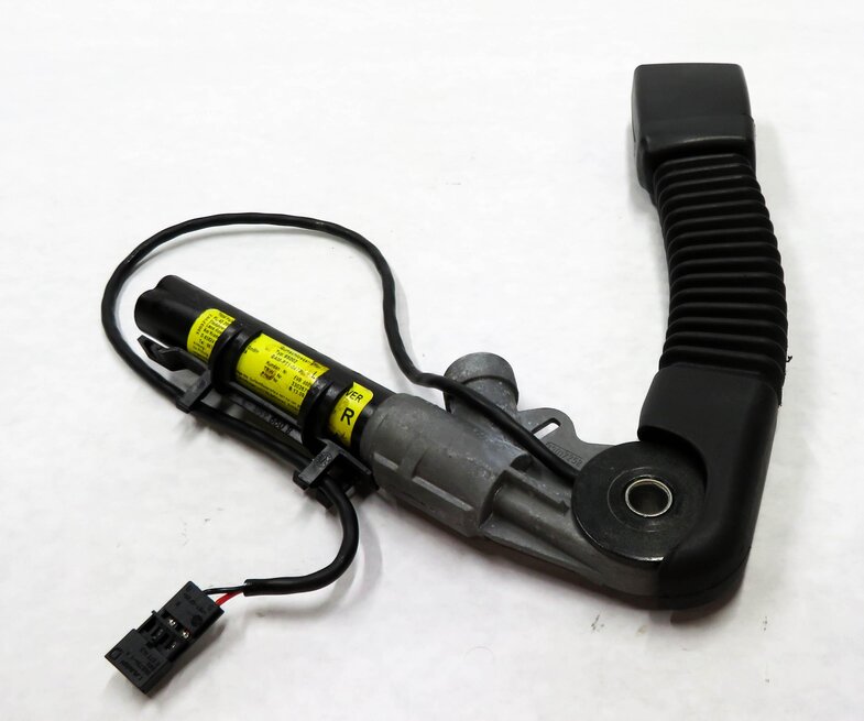 Thumbnail 4: 2003-2006 RANGE ROVER (L322) - RIGHT FRONT PASSENGER SEATBELT RECEIVER (BLACK)