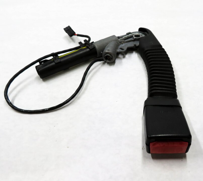 Thumbnail 5: 2003-2006 RANGE ROVER (L322) - RIGHT FRONT PASSENGER SEATBELT RECEIVER (BLACK)