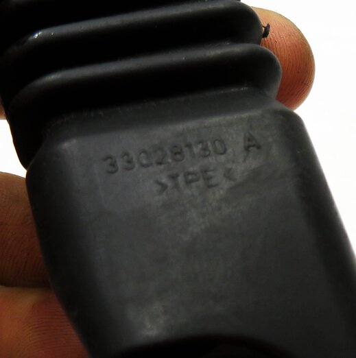 Thumbnail 6: 2003-2006 RANGE ROVER (L322) - RIGHT FRONT PASSENGER SEATBELT RECEIVER (BLACK)