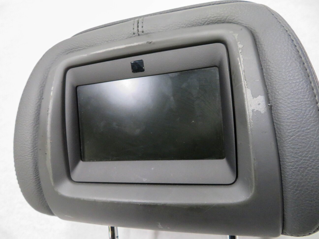 Thumbnail 6: 2006 RANGE ROVER (L322) - LEFT FRONT DRIVER SEAT HEADREST w/ SCREEN (CHARCOAL)