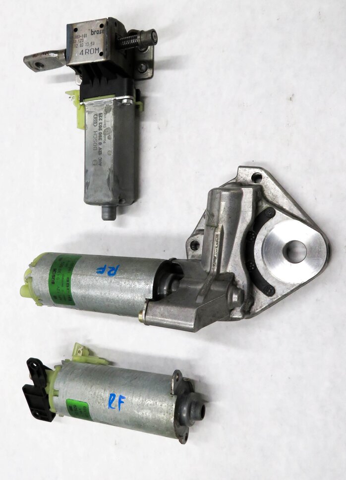 Thumbnail 2: 2004 PORSCHE CAYENNE (955) RIGHT FRONT PASSENGER POWER SEAT ADJUST MOTOR SET (3)