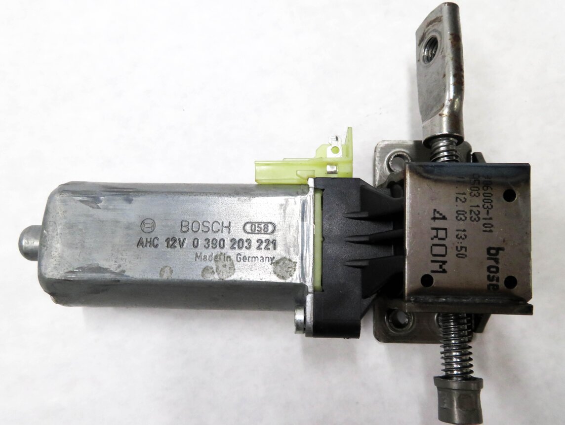 Thumbnail 5: 2004 PORSCHE CAYENNE (955) RIGHT FRONT PASSENGER POWER SEAT ADJUST MOTOR SET (3)