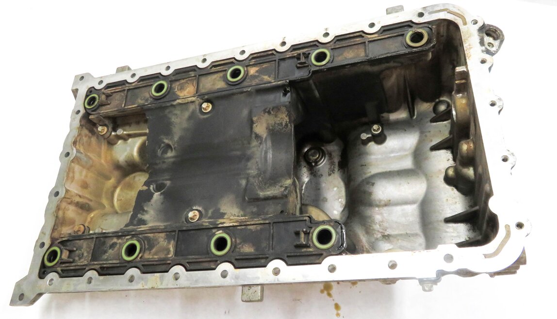 Thumbnail 5: 2003-2006 PORSCHE CAYENNE (955) 4.5L V8 ENGINE - MOTOR OIL FLUID PAN SUMP