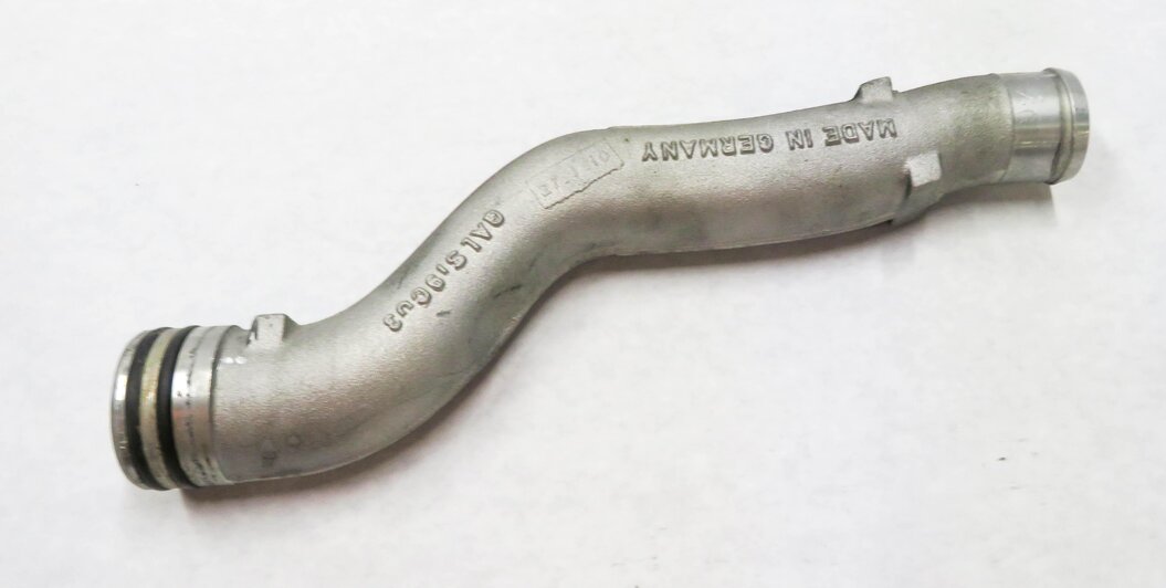 Thumbnail 4: 2004 PORSCHE CAYENNE (955) 4.5L M48 V8 ENGINE LOWER WATER COOLANT PIPE