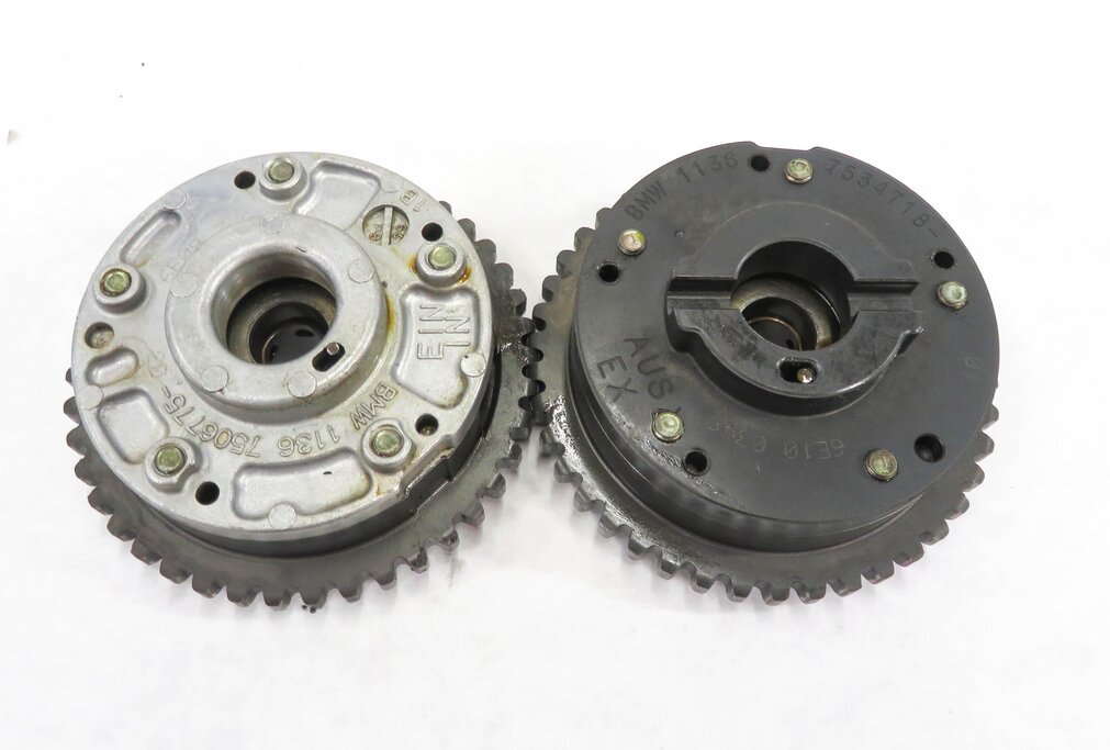 Thumbnail 2: 2007 BMW X5 (E70) - RIGHT SIDE 4.8L V8 ENGINE INTAKE & EXHAUST TIMING GEAR SET-2