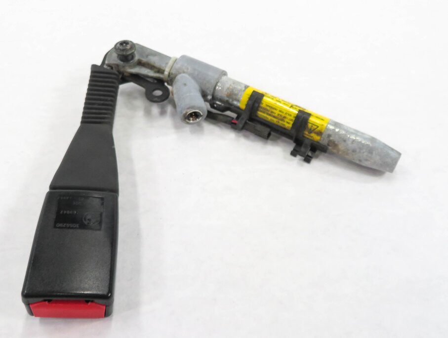 Thumbnail 5: 2007-2014 BMW X5 X6 X5M X6M (E70 E71) - LEFT FRONT DRIVER SEATBELT RECEIVER