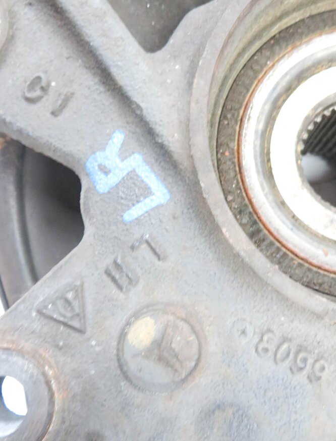 Thumbnail 6: 06-12 MB GL320 GL450 ML320 ML350 ML500 R320 R350 R500 - LEFT REAR KNUCKLE HUB