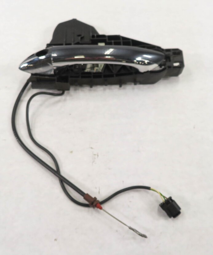 Thumbnail 2: 2012 MERCEDES BENZ GL450 (X164) LEFT FRONT DRIVER EXTERIOR DOOR HANDLE (GRAY)