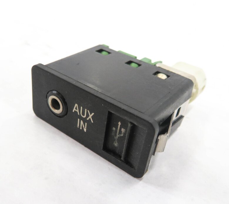 2007 BMW X5 (E70) 4.8L V8 ENGINE AUX AUXILIARY AUDIO IN INPUT JACK / USB