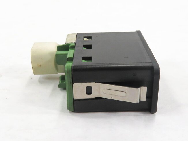 Thumbnail 3: 2007 BMW X5 (E70) 4.8L V8 ENGINE AUX AUXILIARY AUDIO IN INPUT JACK / USB