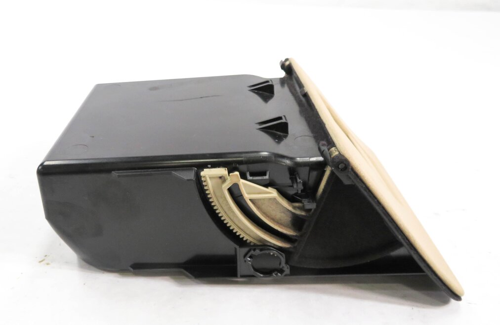 Thumbnail 3: 2011 BMW 550iGT (F07) FRONT DASH RETRACTABLE COIN TRAY STORAGE COMPARTMENT BEIGE