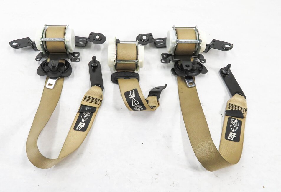 Thumbnail 2: 2011 BMW 550iGT (F07) REAR SEAT SEATBELT BUCKLE RETRACTOR SET-3 (BEIGE)