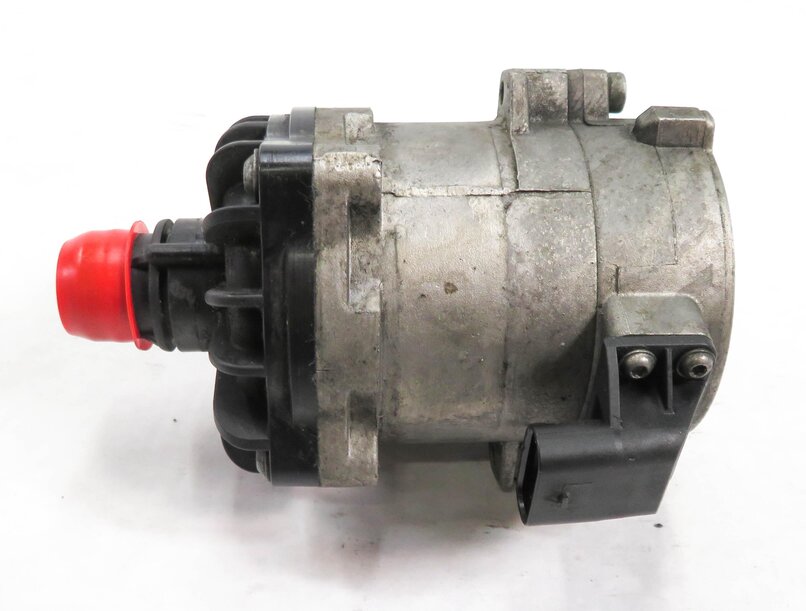 Thumbnail 4: 2011 BMW 550iGT (F07) 4.4L TWIN TURBO ENGINE SECONDARY AUX AUXILIARY WATER PUMP