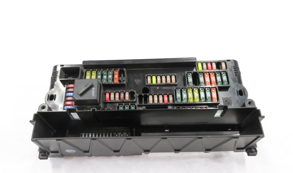 Thumbnail 2: 2011 BMW 550iGT (F07) FRONT POWER DISTRIBUTION FUSE BOX RELAY BCM MODULE CRADLE