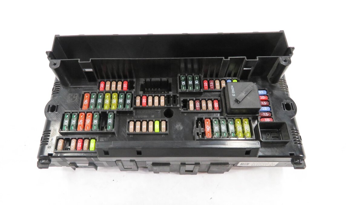 Thumbnail 4: 2011 BMW 550iGT (F07) FRONT POWER DISTRIBUTION FUSE BOX RELAY BCM MODULE CRADLE