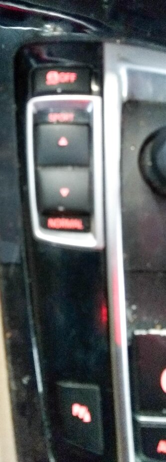 Thumbnail 2: 2011 BMW 550iGT (F07) FRONT CONSOLE PDC SPORT MODE TRACTION CONTROL SWITCH PANEL