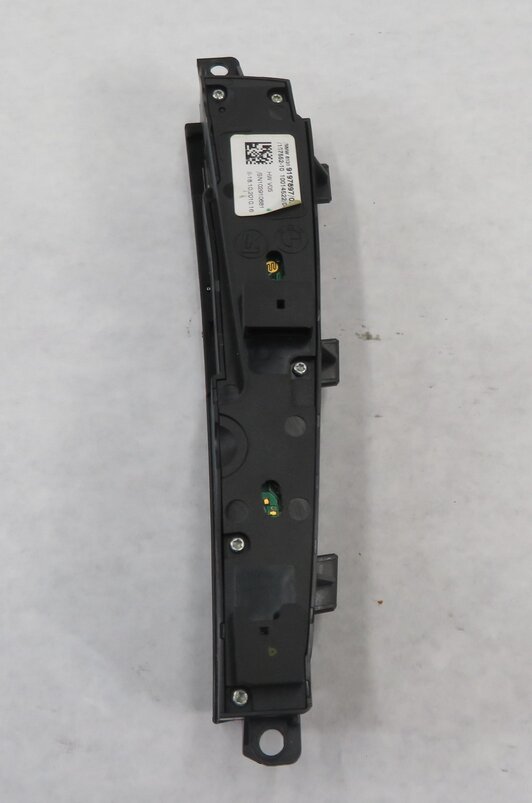 Thumbnail 6: 2011 BMW 550iGT (F07) FRONT CONSOLE PDC SPORT MODE TRACTION CONTROL SWITCH PANEL