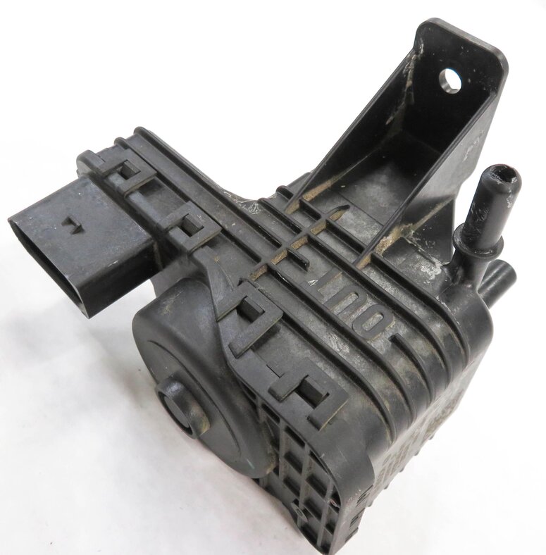 2011 BMW X5 (E70) 3.0L M57Y DIESEL ENGINE EMISSION DEF FLUID TRANSFER PUMP
