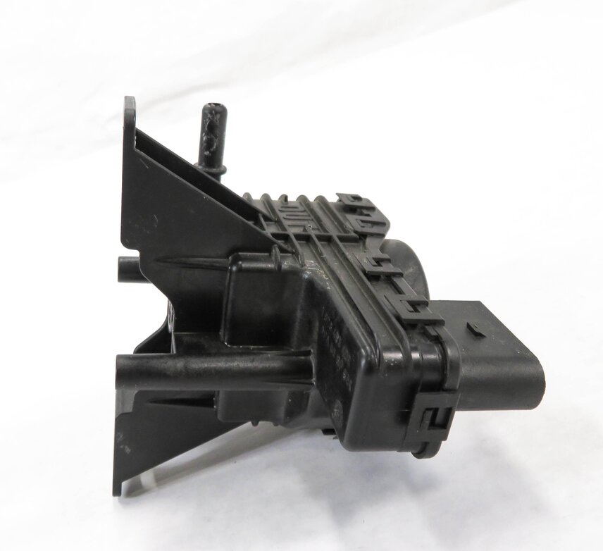 Thumbnail 3: 2011 BMW X5 (E70) 3.0L M57Y DIESEL ENGINE EMISSION DEF FLUID TRANSFER PUMP