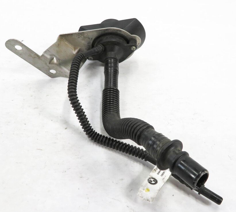 Thumbnail 4: 2011 BMW X5 (E70) 3.0L M57Y TWIN TURBO DIESEL ENGINE DEF TANK FILLER PIPE TUBE
