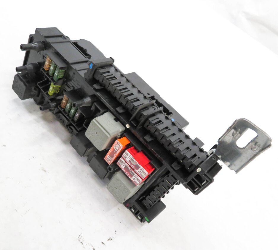 10-12 MB E350 E550 E63 CLS550 CLS63 W212 W219 - REAR SIGNAL ACQUISITION MODULE