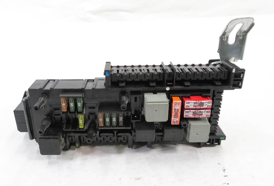 Thumbnail 2: 10-12 MB E350 E550 E63 CLS550 CLS63 W212 W219 - REAR SIGNAL ACQUISITION MODULE