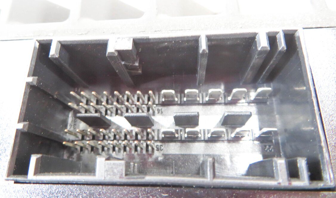 Thumbnail 7: 2008 BMW 328i (E90) RADIO STEREO HiFi AUDIO AMP AMPLIFIER (LEAR)