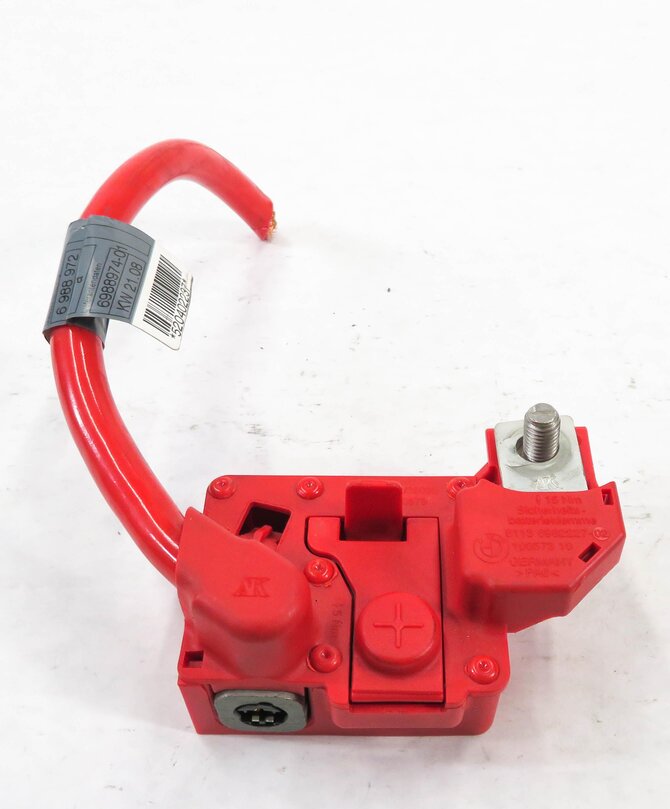 Thumbnail 2: 2008 BMW 335i (E90) POSITIVE BATTERY CABLE SRS BLOWOUT (CUT END)