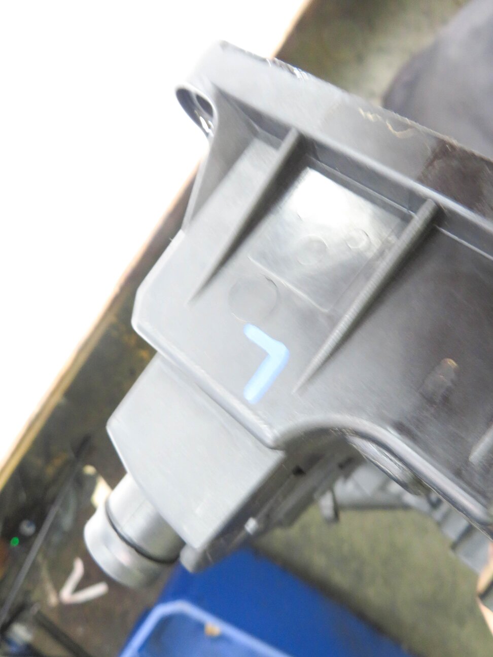 Thumbnail 7: 10-18 RANGE ROVER SPORT (L320 L322 L494 L405) 5.0L V8 - LEFT ENGINE VALVE COVER