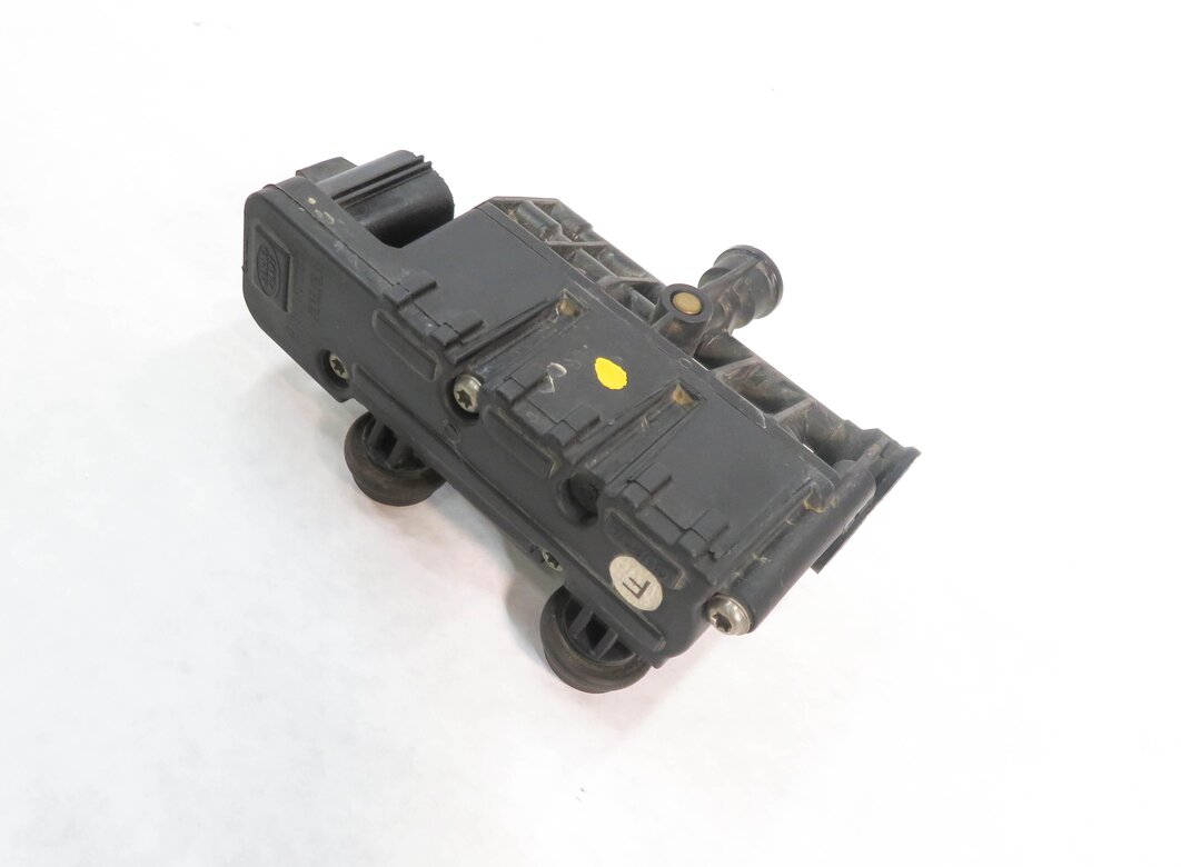 2012 LAND ROVER LR4 - FRONT AIR SUSPENSION PRESSURE RELIEF VALVE BLOCK