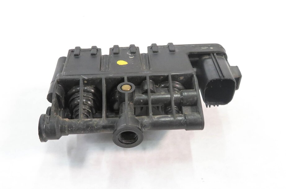 Thumbnail 4: 2012 LAND ROVER LR4 - FRONT AIR SUSPENSION PRESSURE RELIEF VALVE BLOCK
