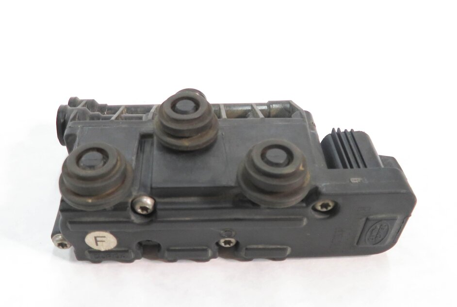 Thumbnail 5: 2012 LAND ROVER LR4 - FRONT AIR SUSPENSION PRESSURE RELIEF VALVE BLOCK