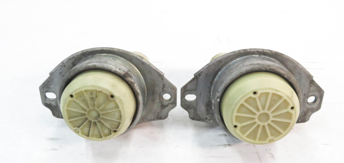 Thumbnail 2: 2010 RANGE ROVER SPORT (L320) 5.0L V8 ENGINE LEFT & RIGHT MOTOR MOUNT SET-2