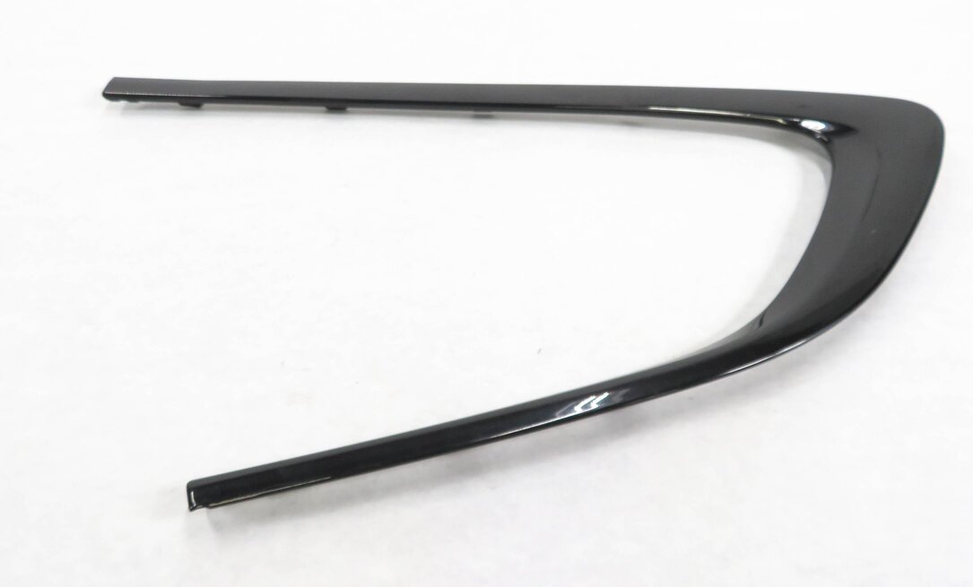 Thumbnail 3: 2011 BMW 535iGT (F07) RIGHT REAR QUARTER WINDOW GLASS WINDOW TRIM PIECE (BLACK)