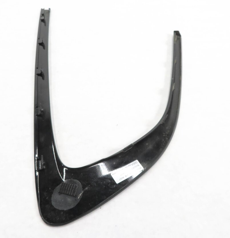 Thumbnail 5: 2011 BMW 535iGT (F07) RIGHT REAR QUARTER WINDOW GLASS WINDOW TRIM PIECE (BLACK)