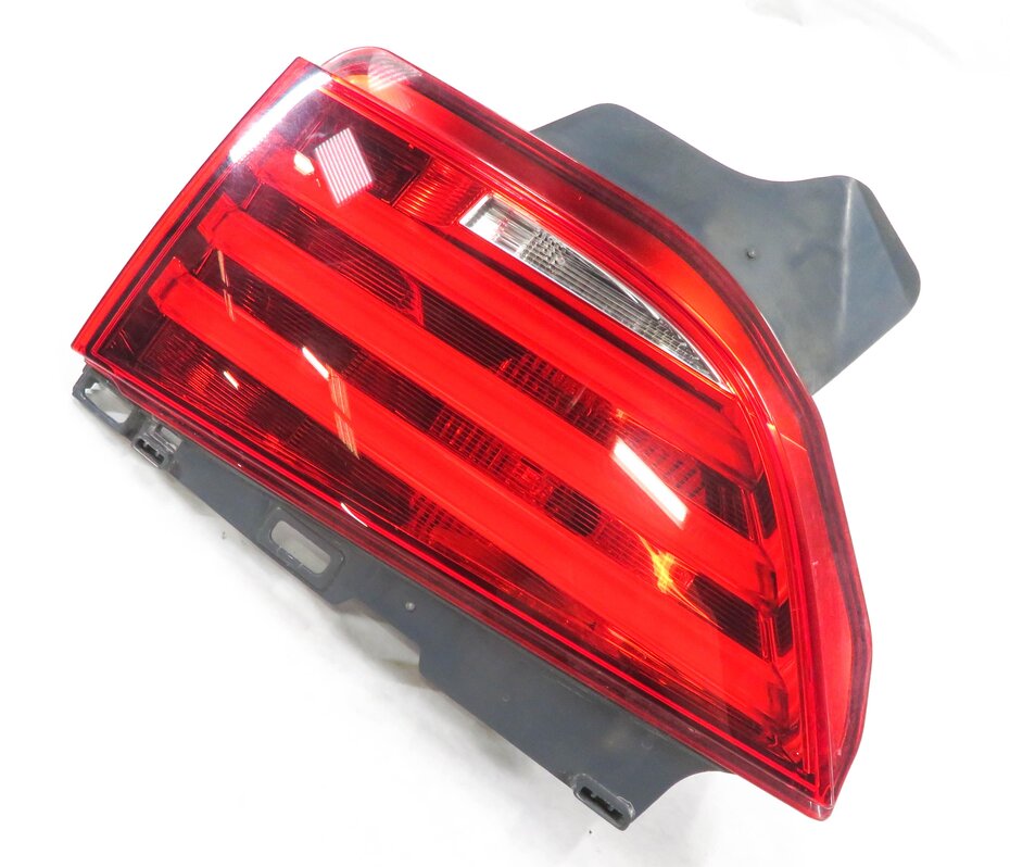 2010-2013 BMW 535iGT 550iGT (F07) RIGHT PASSENGER TRUNK LID TAILLIGHT LIGHT LAMP