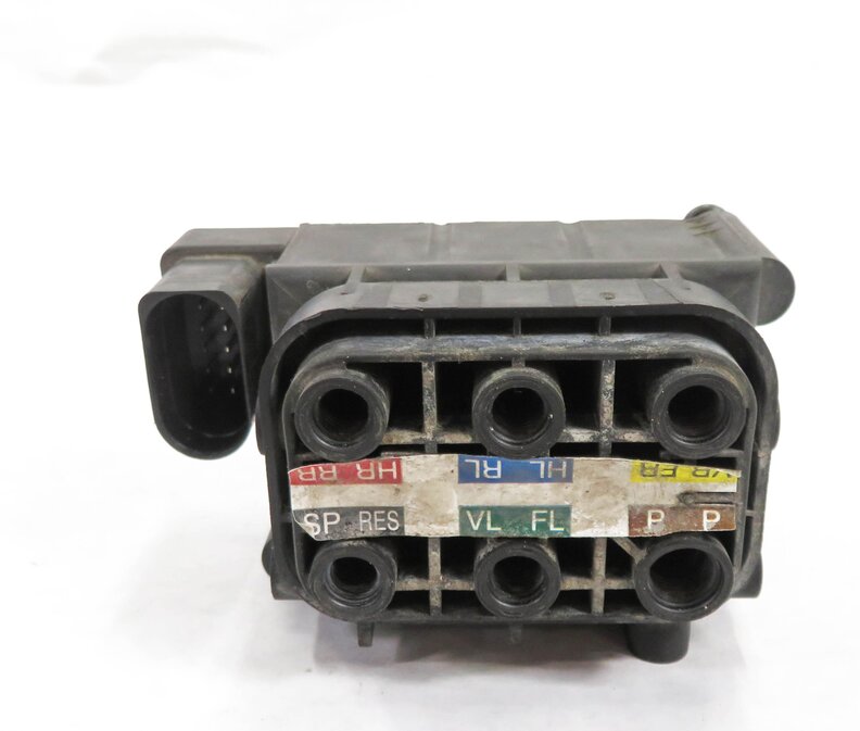 Thumbnail 2: 2008 MERCEDES BENZ GL320 (X164) AIR SUSPENSION PRESSURE RELIEF VALVE BLOCK