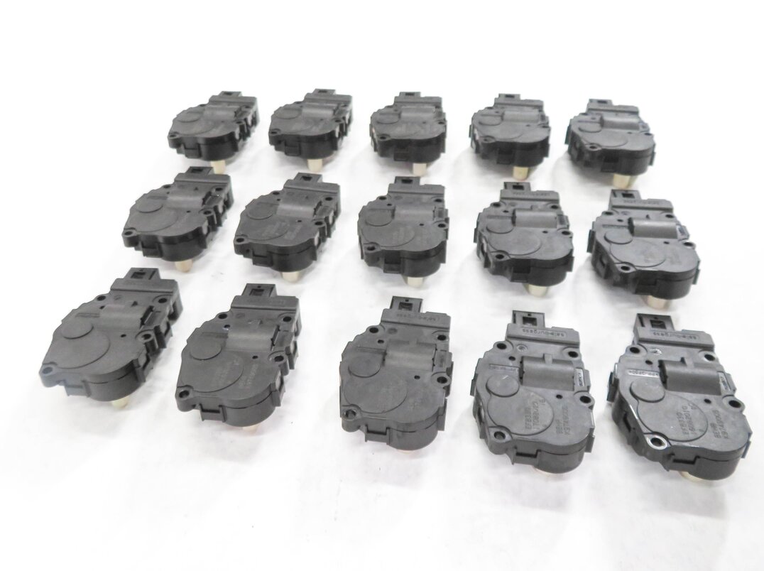 Thumbnail 4: 2011 BMW 740i (F01) FRONT HEATER A/C BLEND DOOR FLAP ACTUATOR SERVO MOTOR SET-15