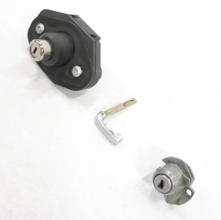 2009 BMW 750i (F01) DRIVER DOOR HANDLE / TRUNK LOCK CYLINDER SET-2 w/ KEY