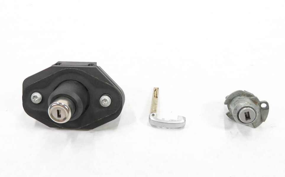 Thumbnail 2: 2009 BMW 750i (F01) DRIVER DOOR HANDLE / TRUNK LOCK CYLINDER SET-2 w/ KEY