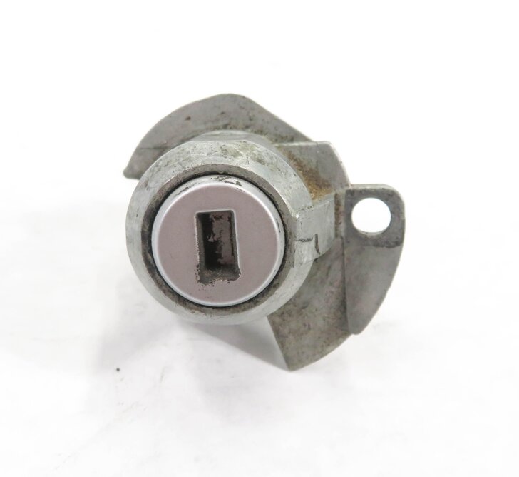 Thumbnail 6: 2009 BMW 750i (F01) DRIVER DOOR HANDLE / TRUNK LOCK CYLINDER SET-2 w/ KEY