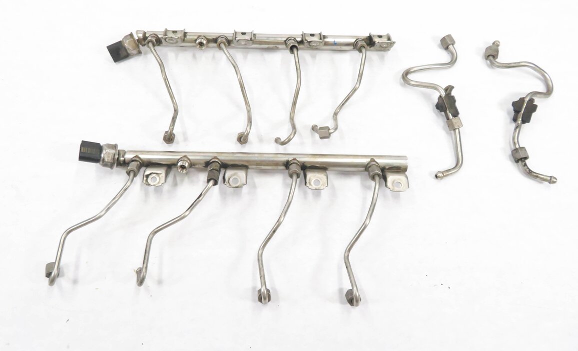 Thumbnail 2: 2009 BMW 750i (F01) 4.4L MOTOR N63 TWIN TURBO ENGINE INJECTION FUEL RAIL SET-2