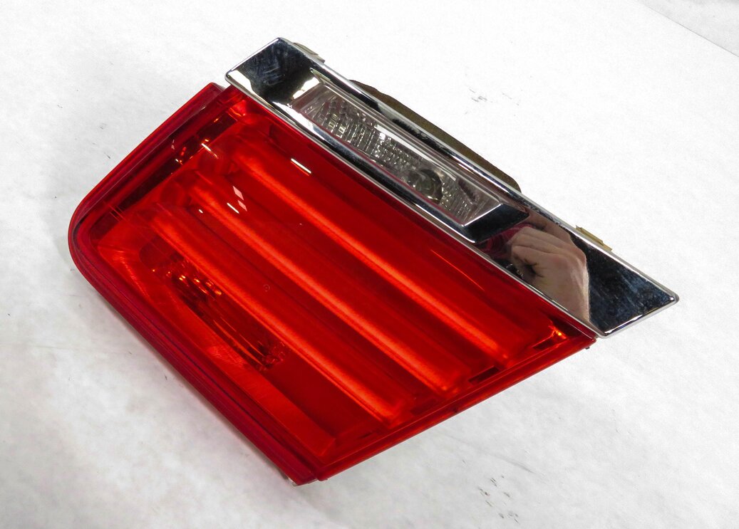 Thumbnail 3: 09-12 BMW 740i 750i 760i B7 (F01) RIGHT PASSENGER REAR TRUNK LID TAILLIGHT LAMP