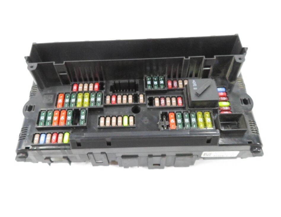 Thumbnail 2: 2012 BMW 528i (F10) FRONT POWER DISTRIBUTION RELAY JUNCTION FUSE BOX